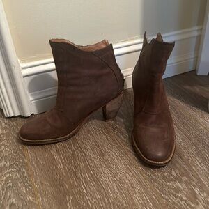 Free People Brown Ranch 2 ankle booties, zip closure, size 8&1/2 US.